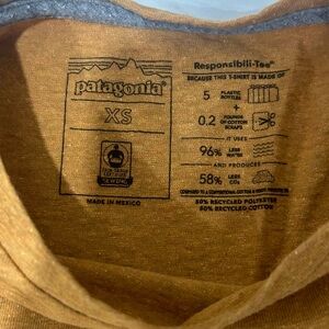 Patagonia responsibili-tee shirt, size xs